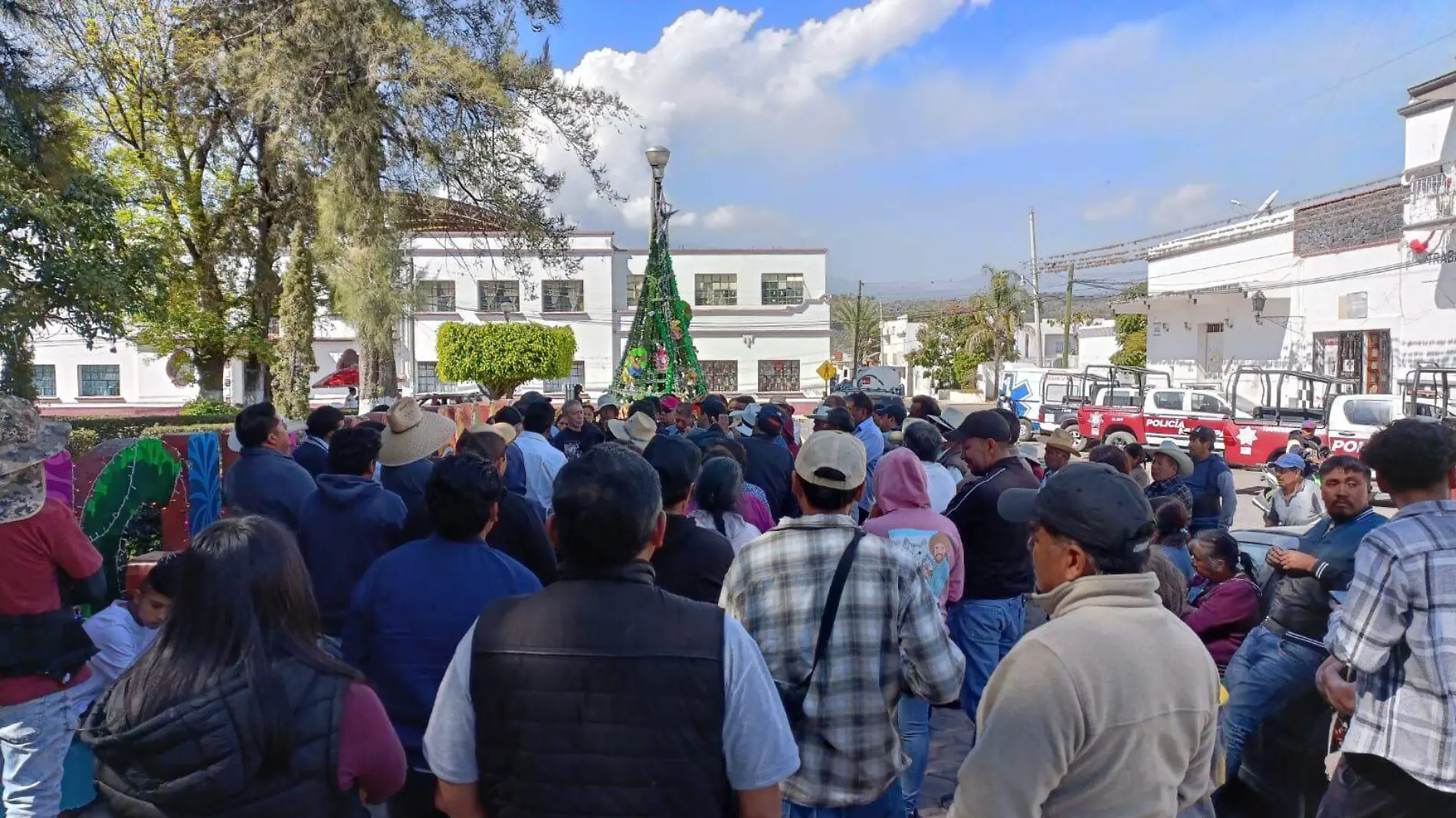 Pobladores de Tianguismanalco en contra de obras 